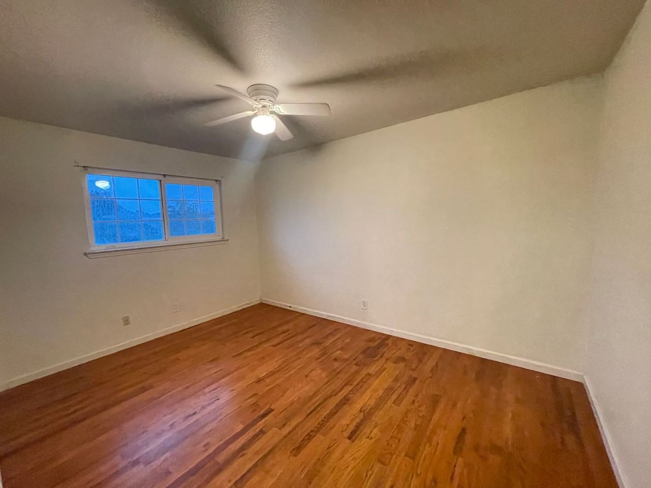 1686 Hooper Rd - Photo 4 of 4