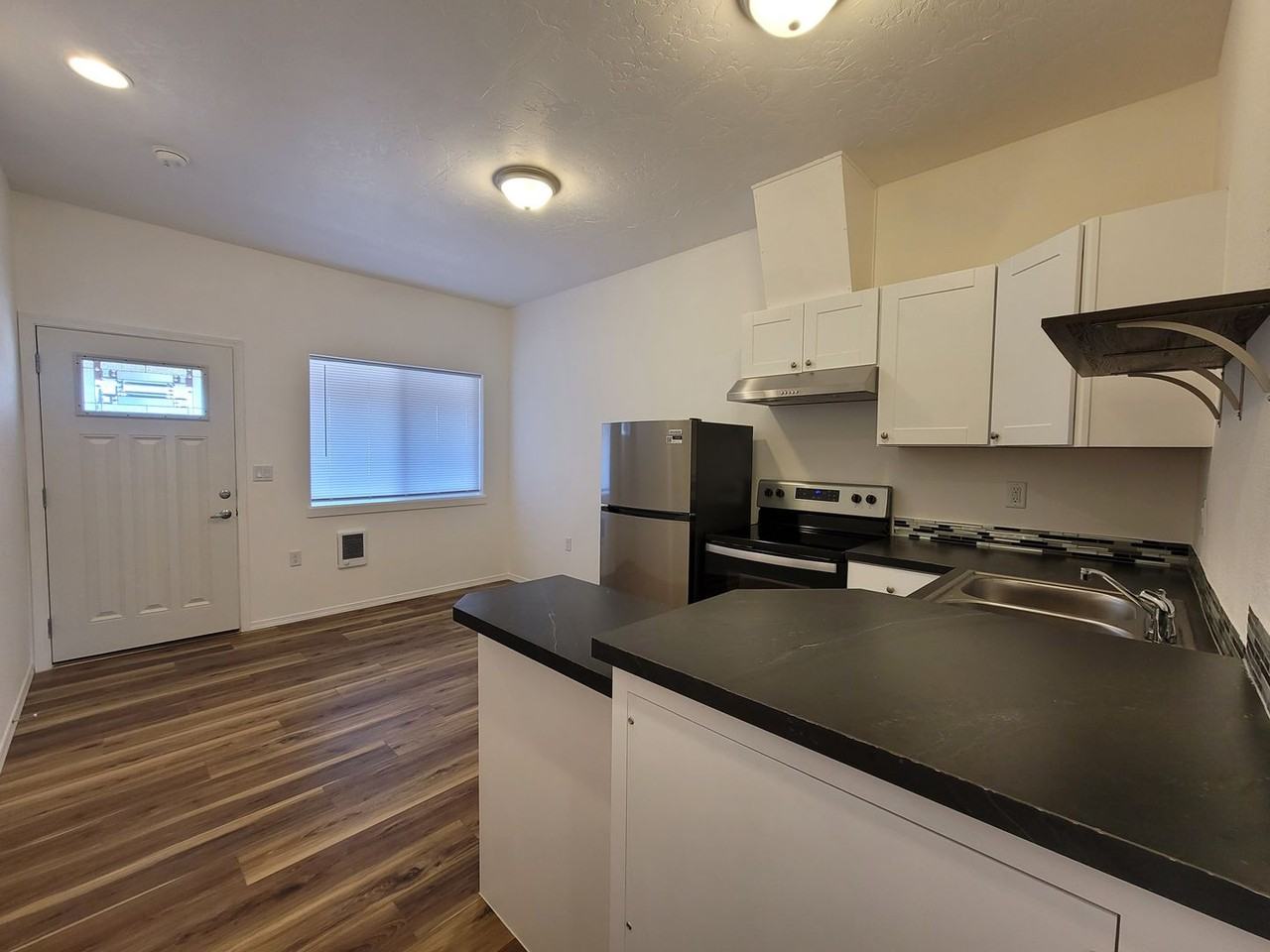 1882 17th St - Photo 6 of 11