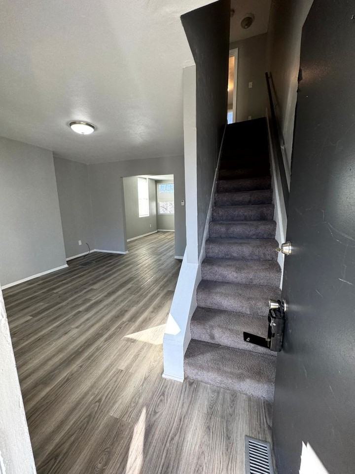 7311 Woodlawn Ave - Photo 2 of 19