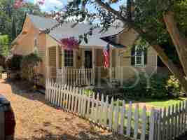 featured image of 616 E 12th St Se