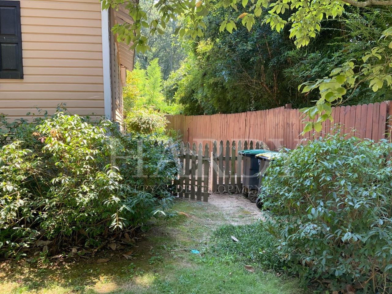 616 E 12th St Se - Photo 4 of 13