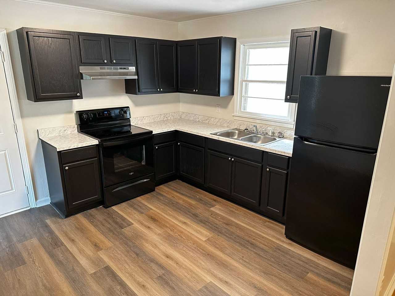 3416 36th Ct - Photo 3 of 23