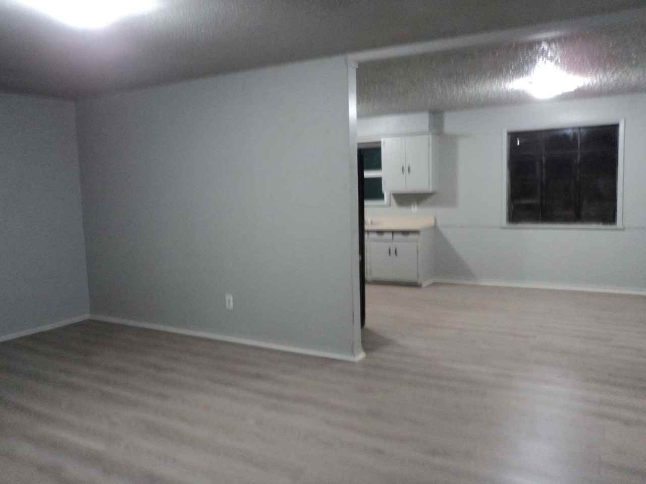 1215 Sw E Ave - Photo 2 of 9