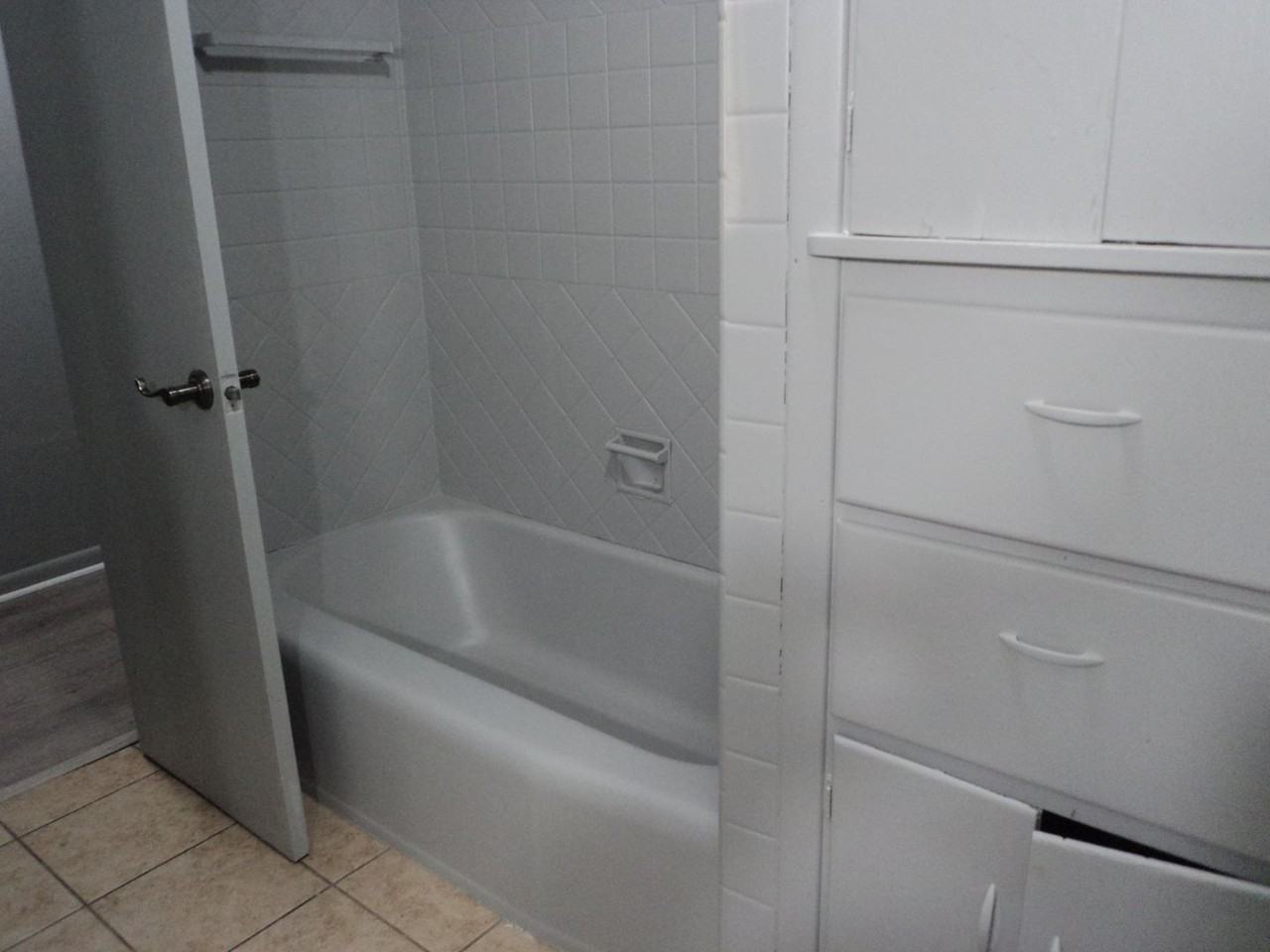 1215 Sw E Ave - Photo 3 of 9