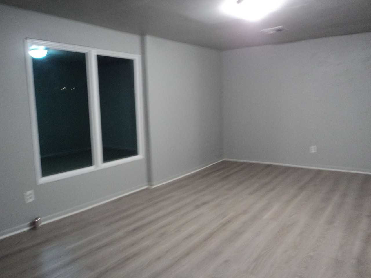 1215 Sw E Ave - Photo 4 of 9