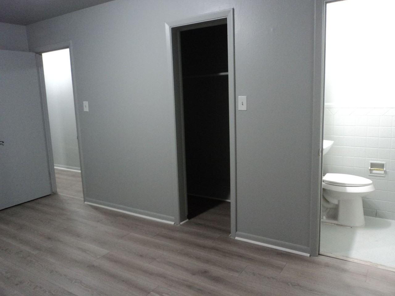 1215 Sw E Ave - Photo 7 of 9