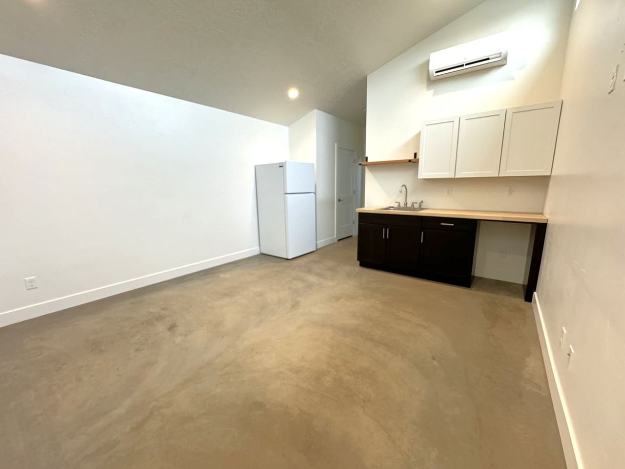 840 North Maple Street #12 - Photo 3 of 12