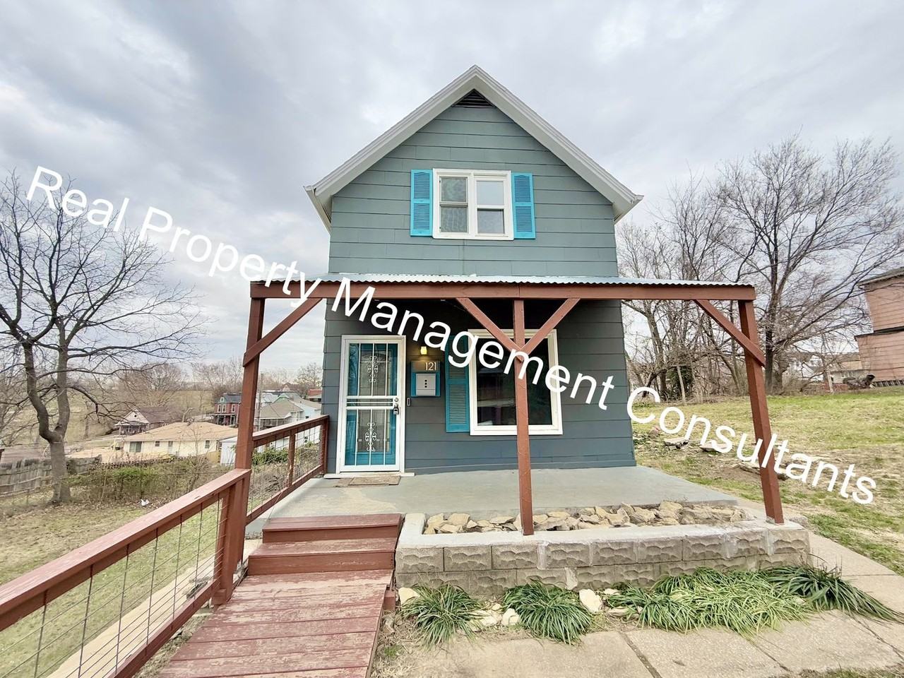 121 Brooklyn Ave - Photo 3 of 35