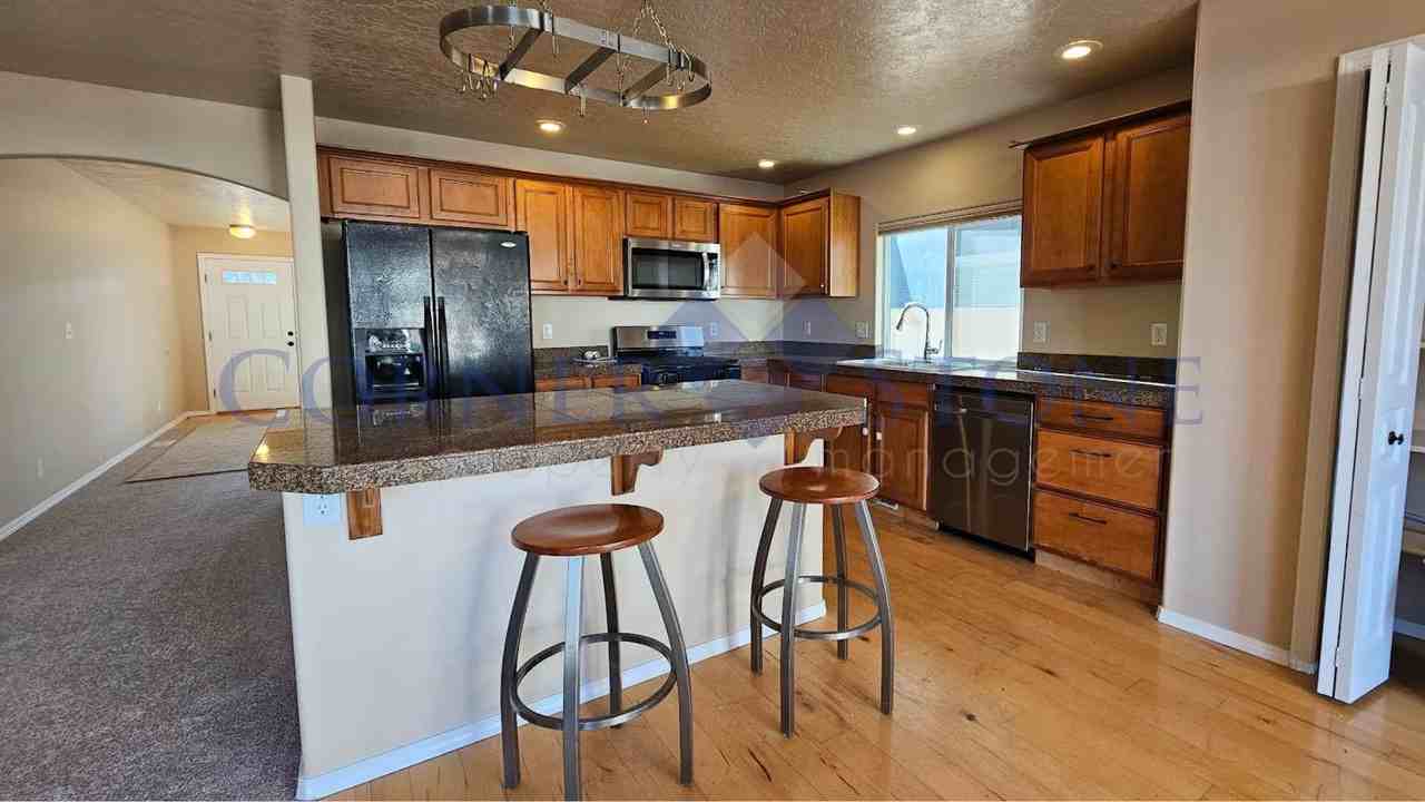 4334 E Race St - Photo 6 of 26