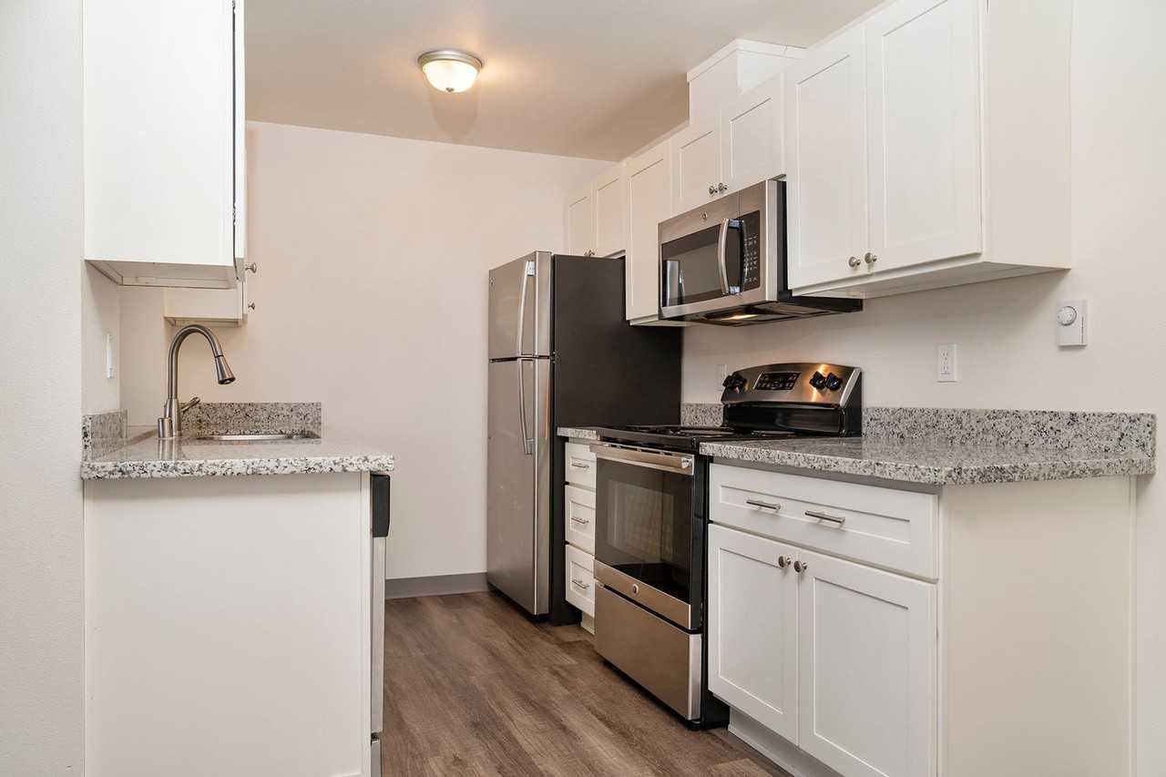 The Anderson Apartments: Renovated Units, Great Location! - Photo 5 of 30