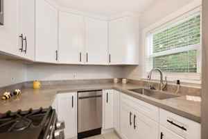 featured image of 615 Oak St #B