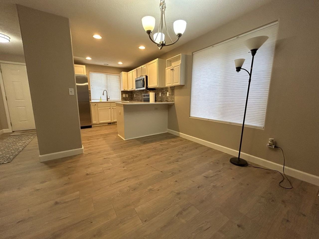 17012 Ne 2nd St - Photo 3 of 14