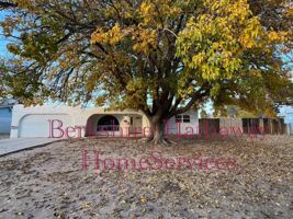 featured image of 1420 N Country Club Cir