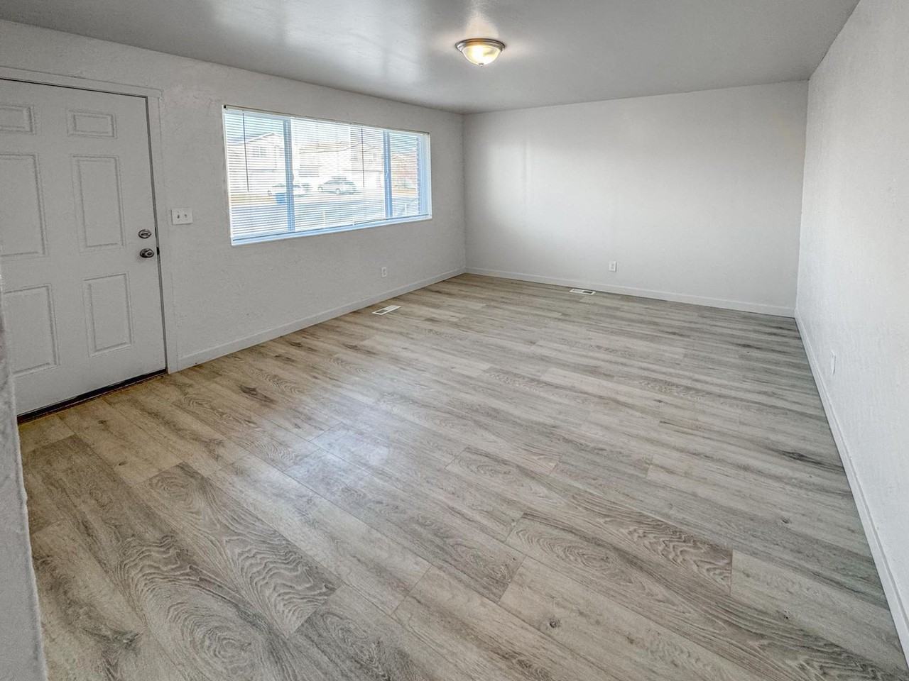 3007 S 3200 W - Photo 3 of 13