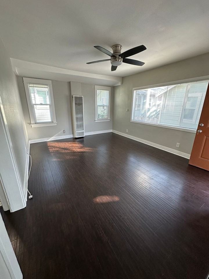 2484 Lewis Ave - Photo 3 of 12