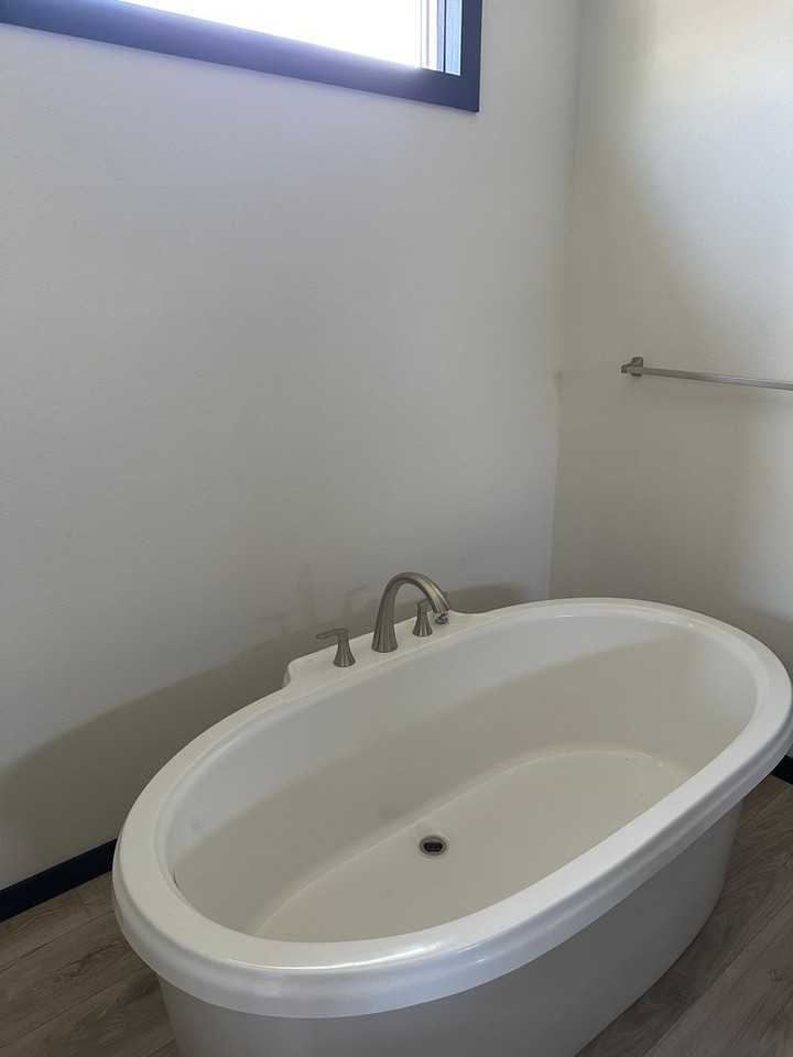 202 N 6th St W - Photo 3 of 10