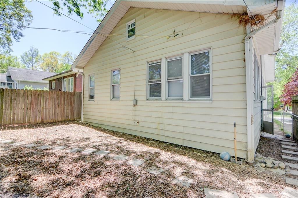 228 N Oakdale Blvd - Photo 3 of 29