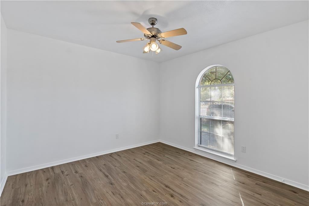 905 Azalea Ct - Photo 3 of 16