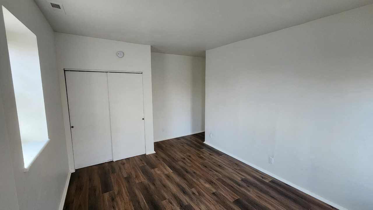 5096 Minerva Ave - Photo 2 of 8