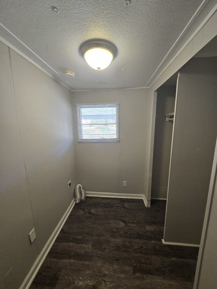 997 W Elmwood Dr #B - Photo 7 of 9