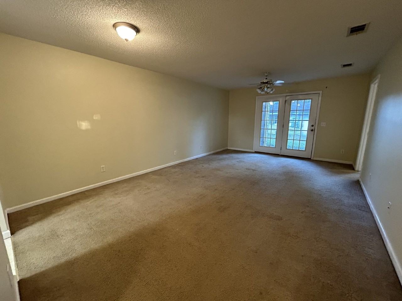 101 Hall St - Photo 4 of 11