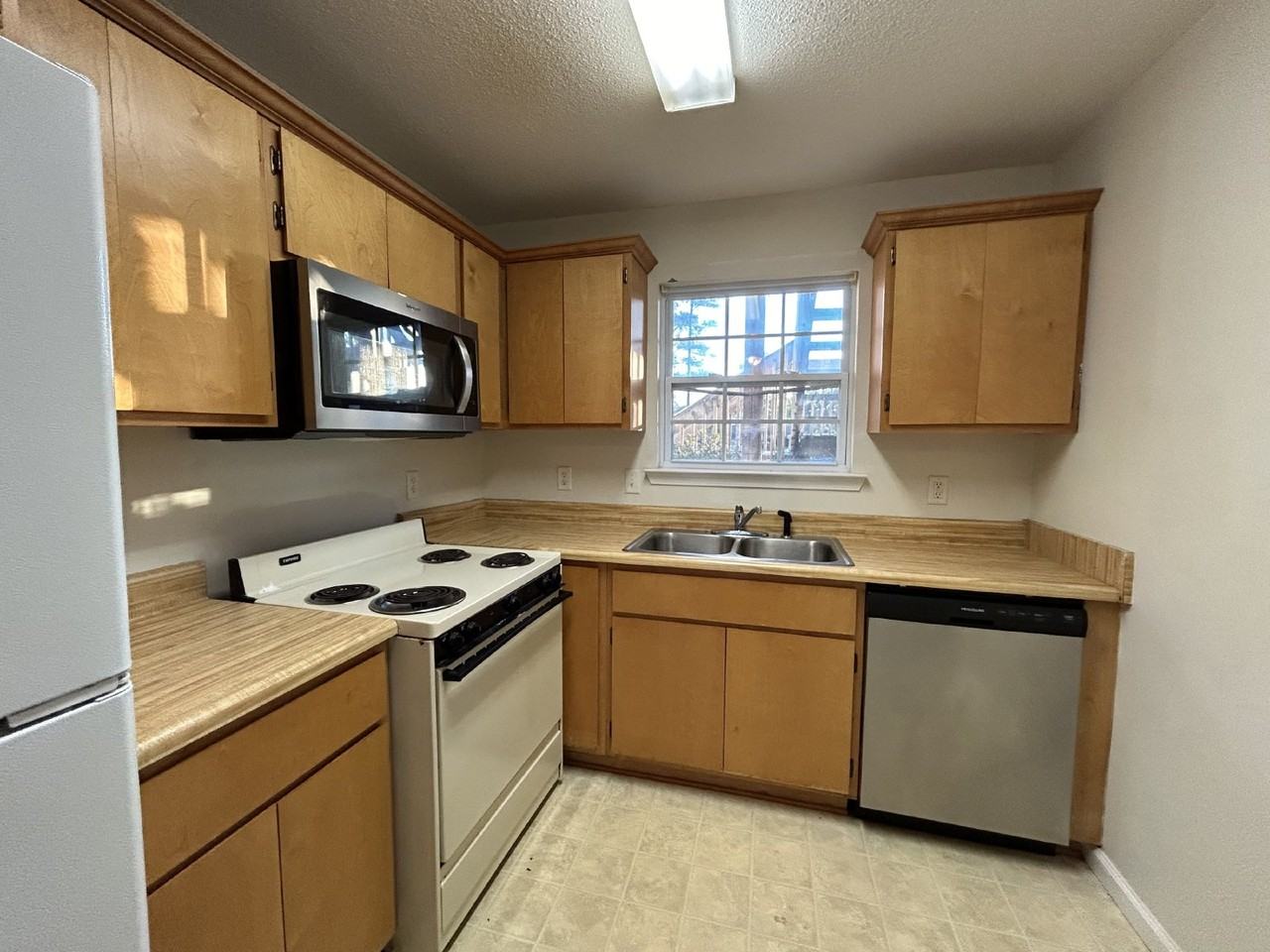 101 Hall St - Photo 5 of 11
