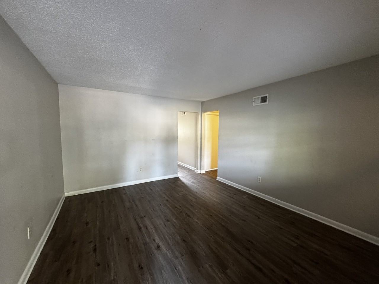 17 Hampstead Ave - Photo 2 of 6