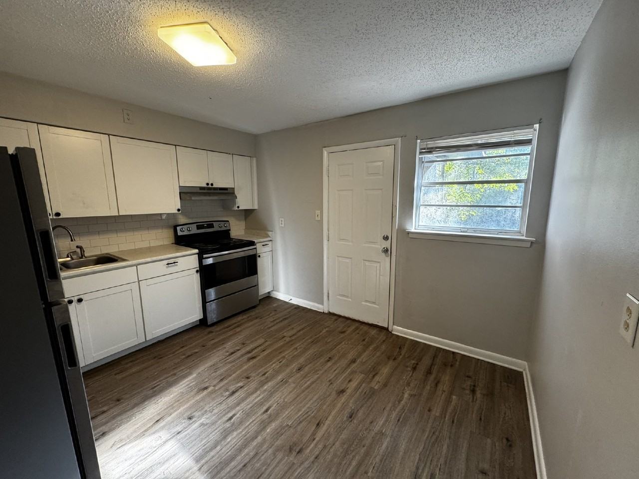 17 Hampstead Ave - Photo 3 of 6