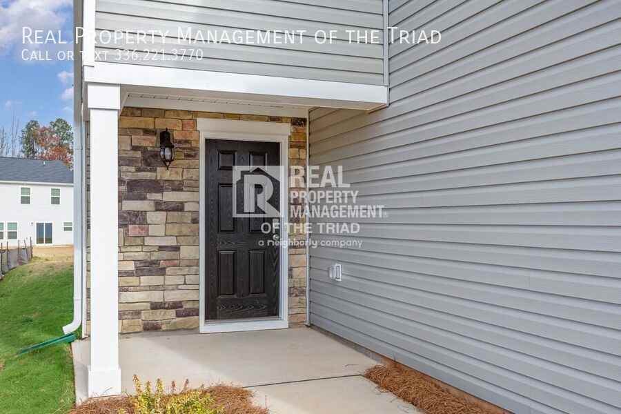 3025 Egert Dr - Photo 2 of 27