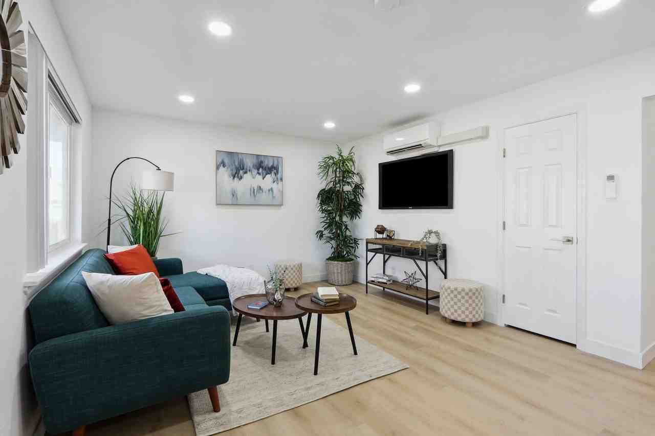 Gunrock Apartments - Photo 4 of 39