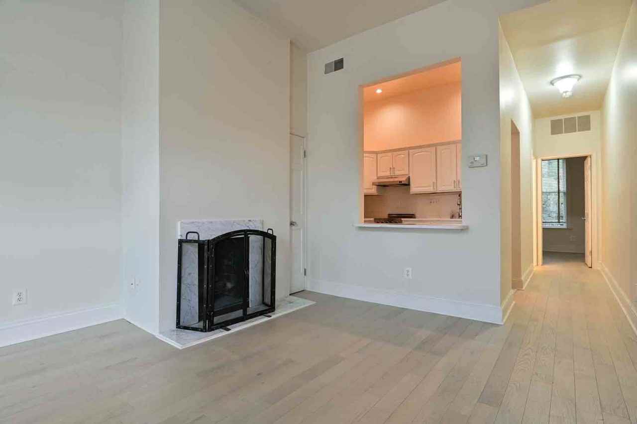 2209 Washington Cir Nw #2 - Photo 2 of 18