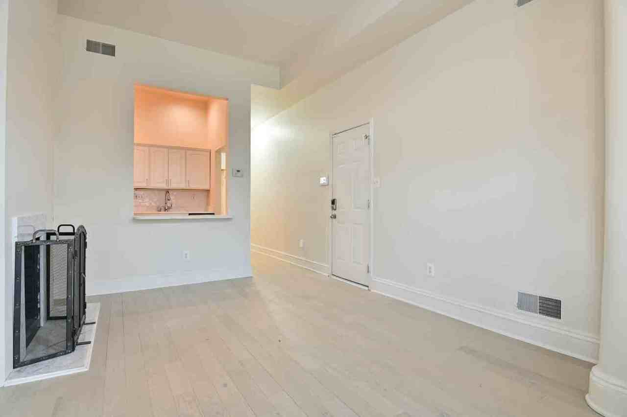 2209 Washington Cir Nw #2 - Photo 4 of 18