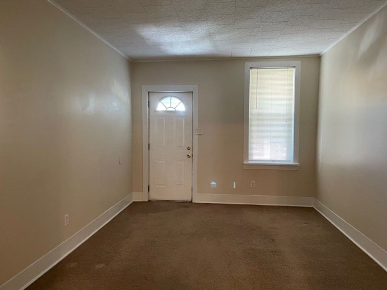 1949 Rudy Rd - Photo 3 of 12