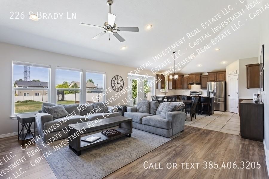226 S Brady Ln - Photo 3 of 20