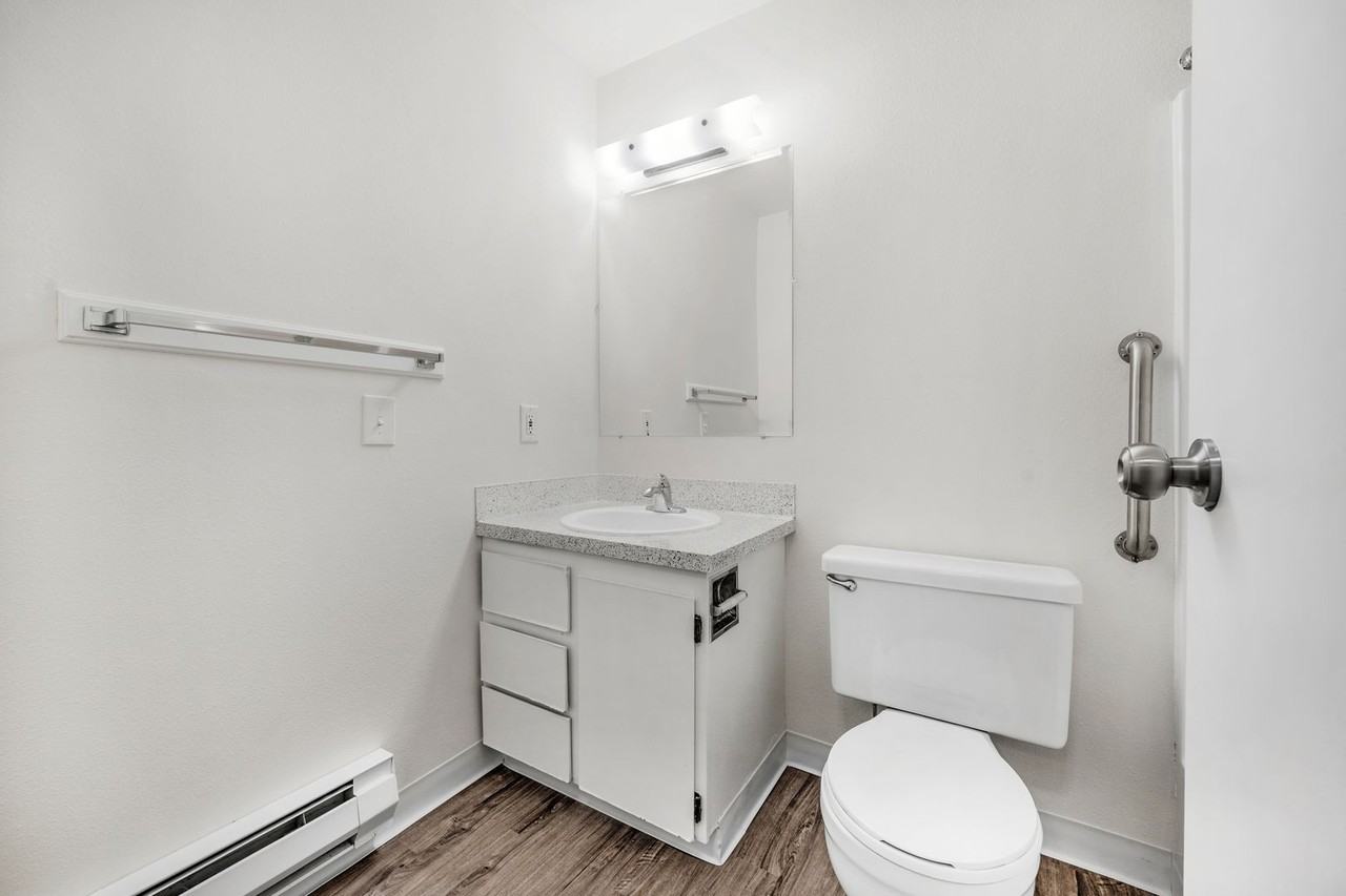 Quiet, Pet - Photo 2 of 9