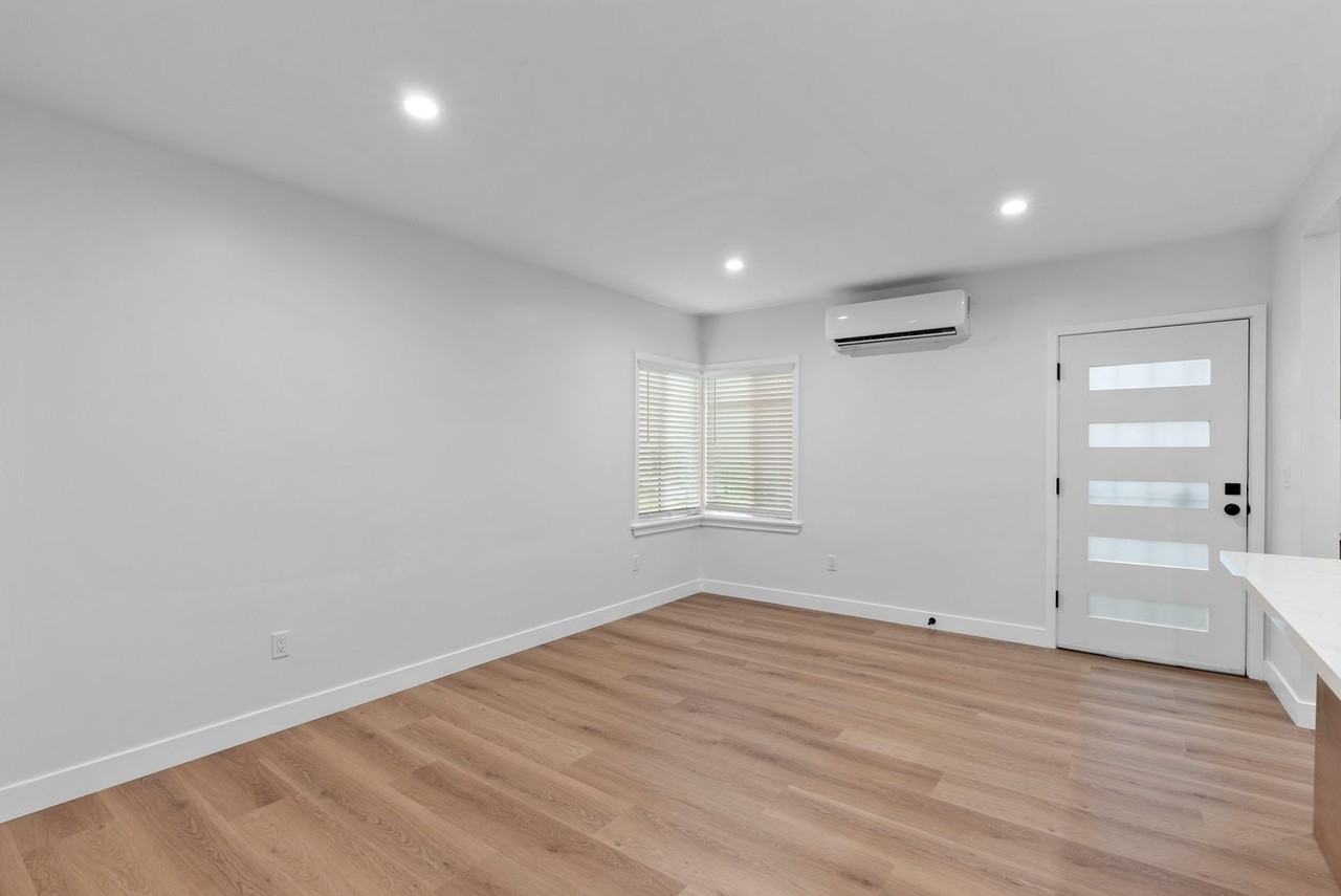 526 Lime Avenue - Photo 3 of 50