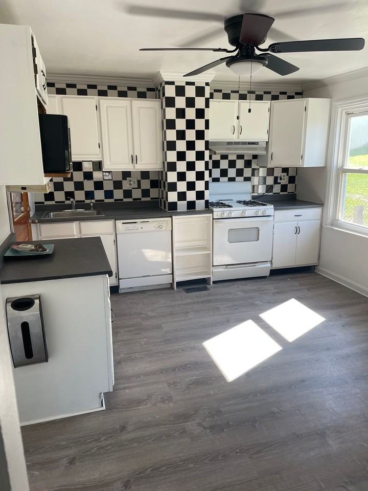 607 12th St - Photo 3 of 10
