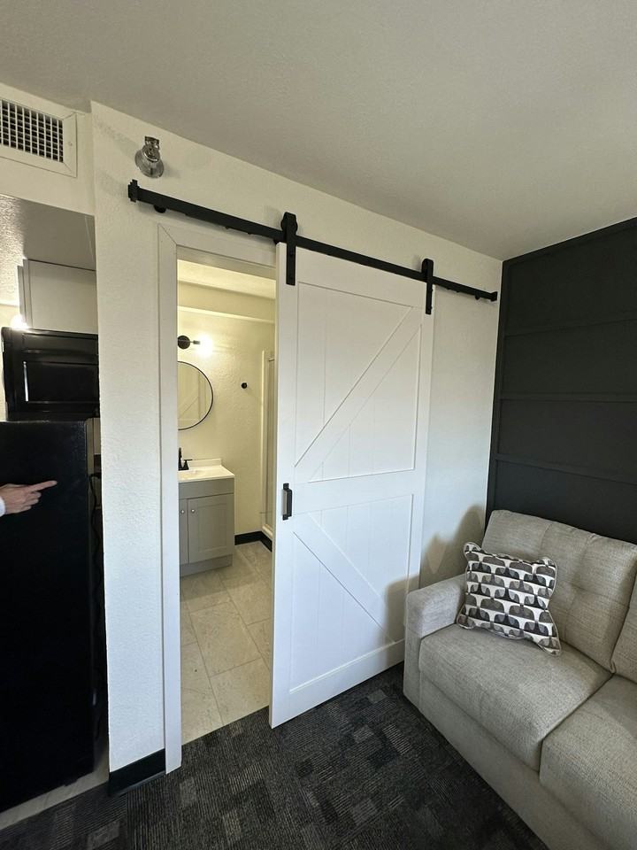 620 Latrobe Avenue, Unit Studio - Photo 7 of 12