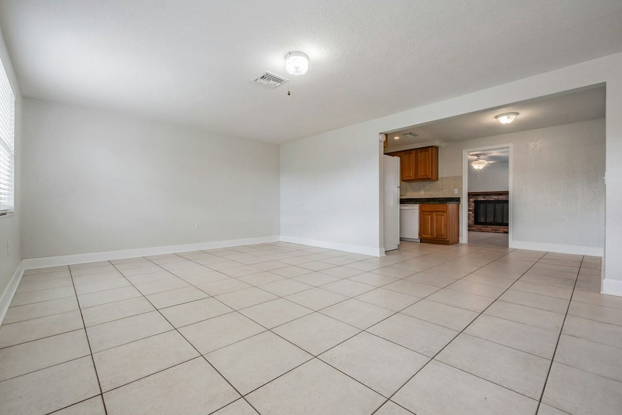5413 Shell Dr - Photo 3 of 12
