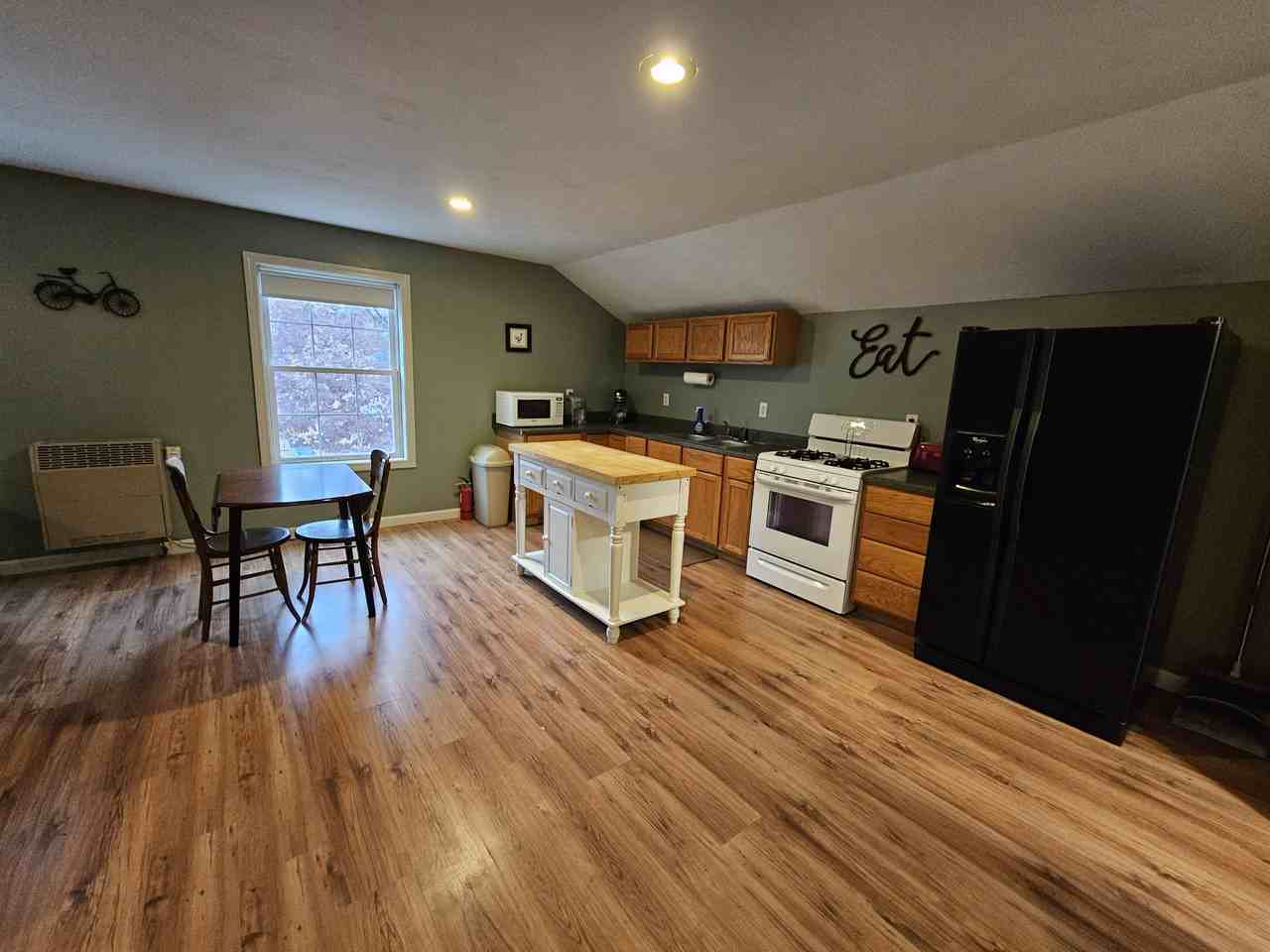 166 Sagamore Dr - Photo 2 of 9