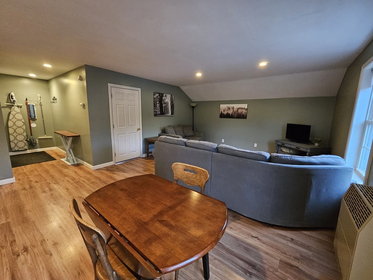 166 Sagamore Dr - Photo 3 of 9