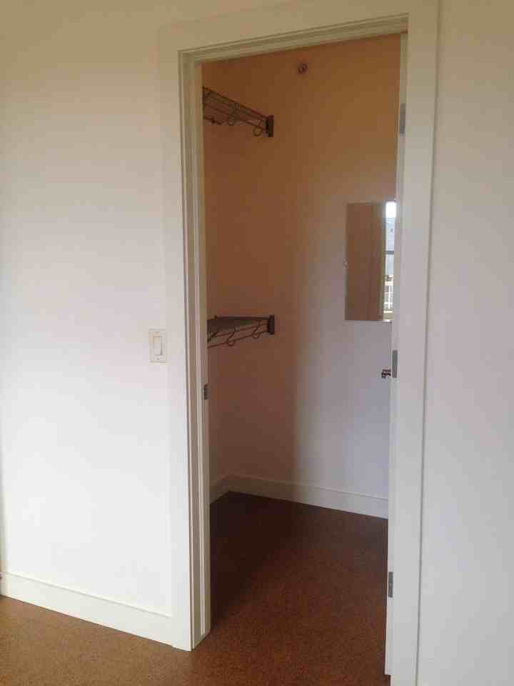 205 Sunset Dr - Photo 3 of 7