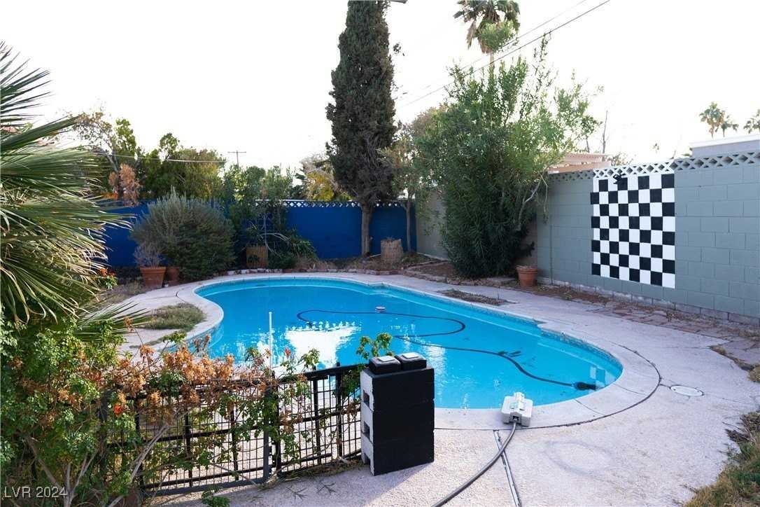 3151 Camel Back Dr - Photo 2 of 22