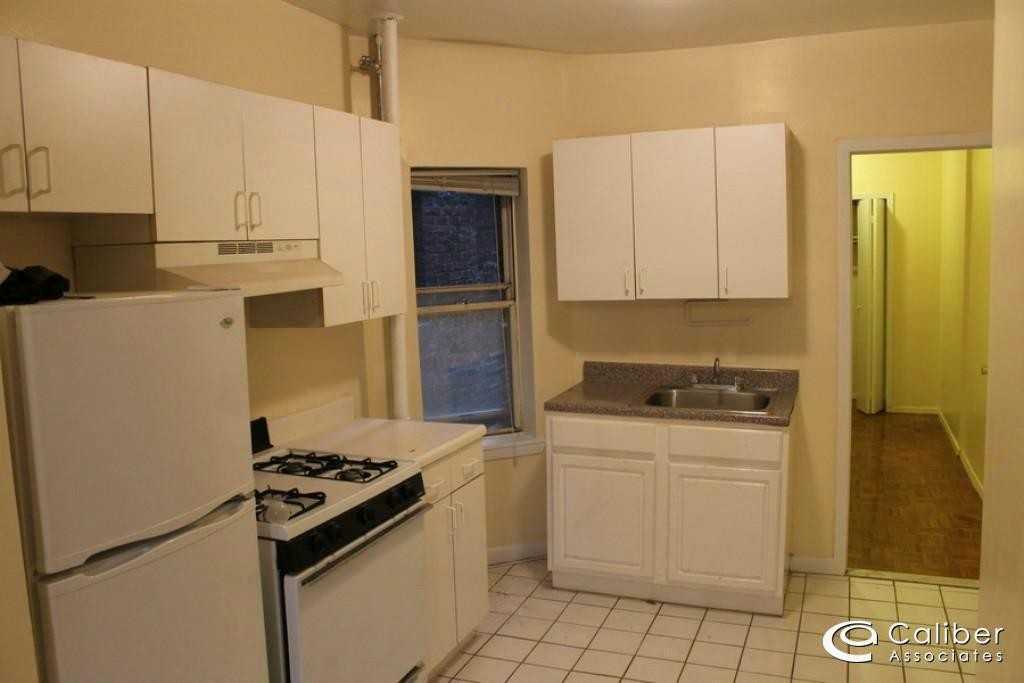 E 51st St #1210