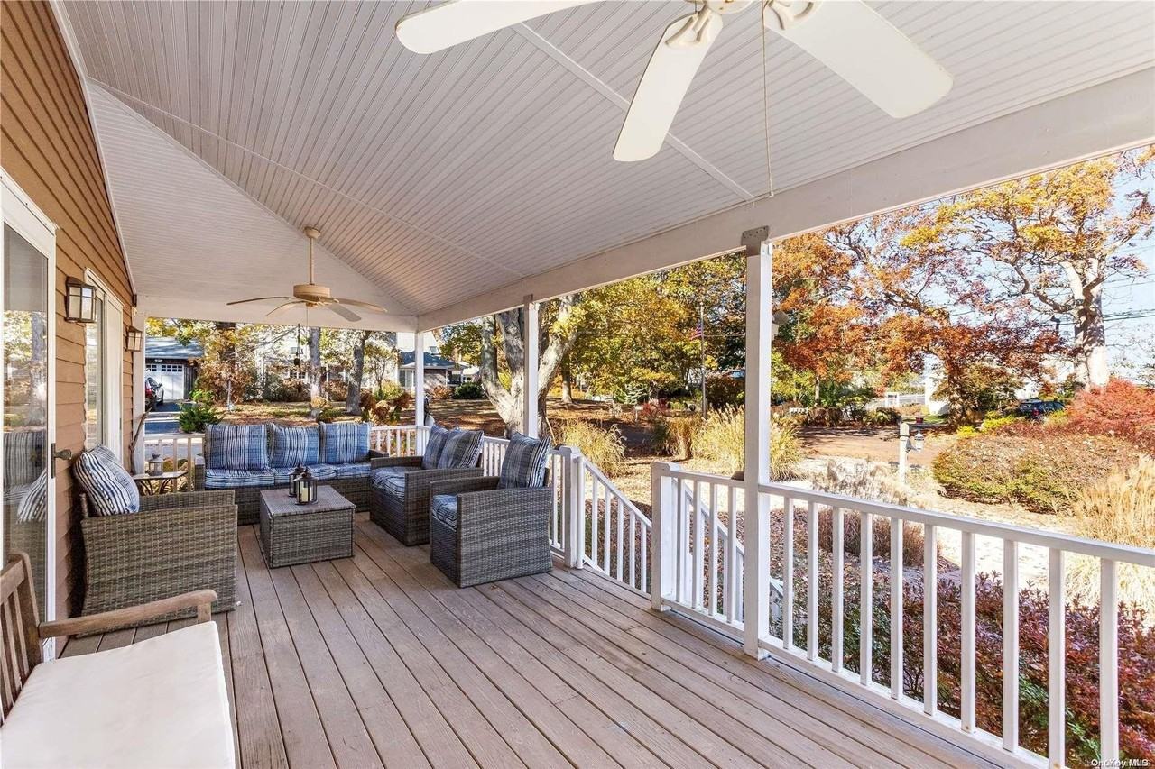 455 W Shore Dr - Photo 2 of 16