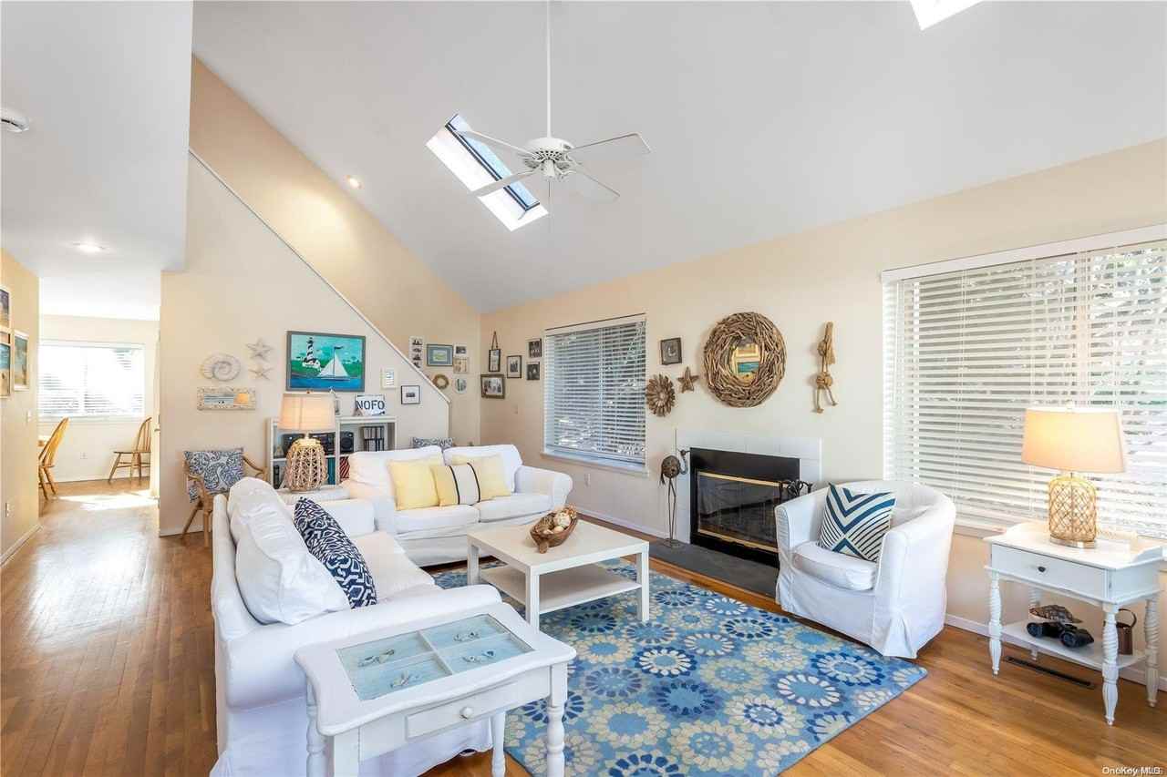 455 W Shore Dr - Photo 4 of 16