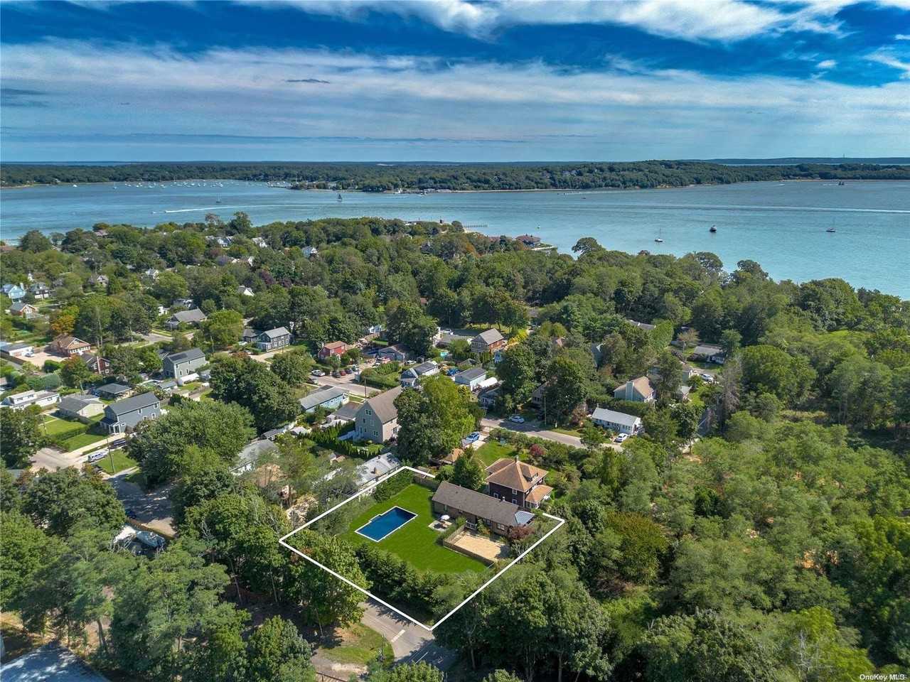 905 9th St - Photo 3 of 25