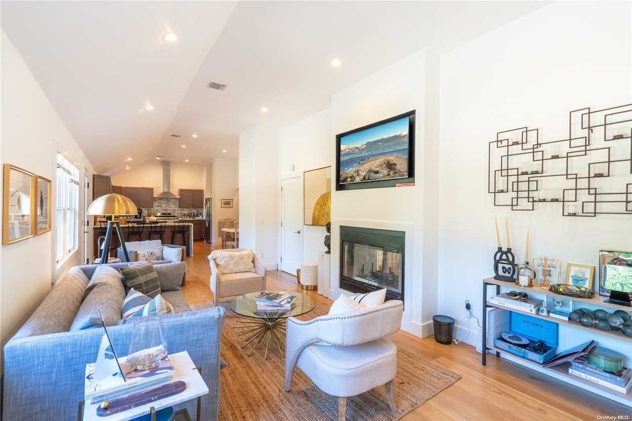 905 9th St - Photo 4 of 25