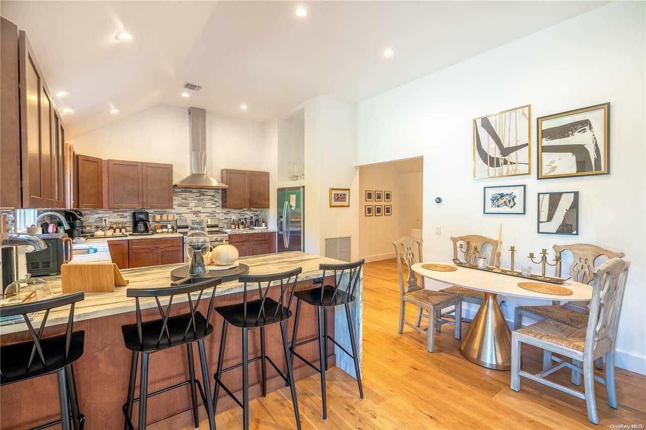 905 9th St - Photo 6 of 25