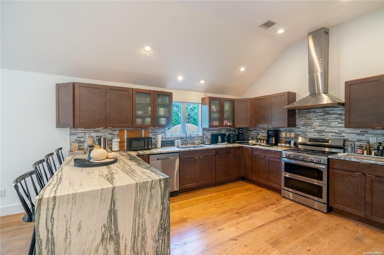 905 9th St - Photo 7 of 25